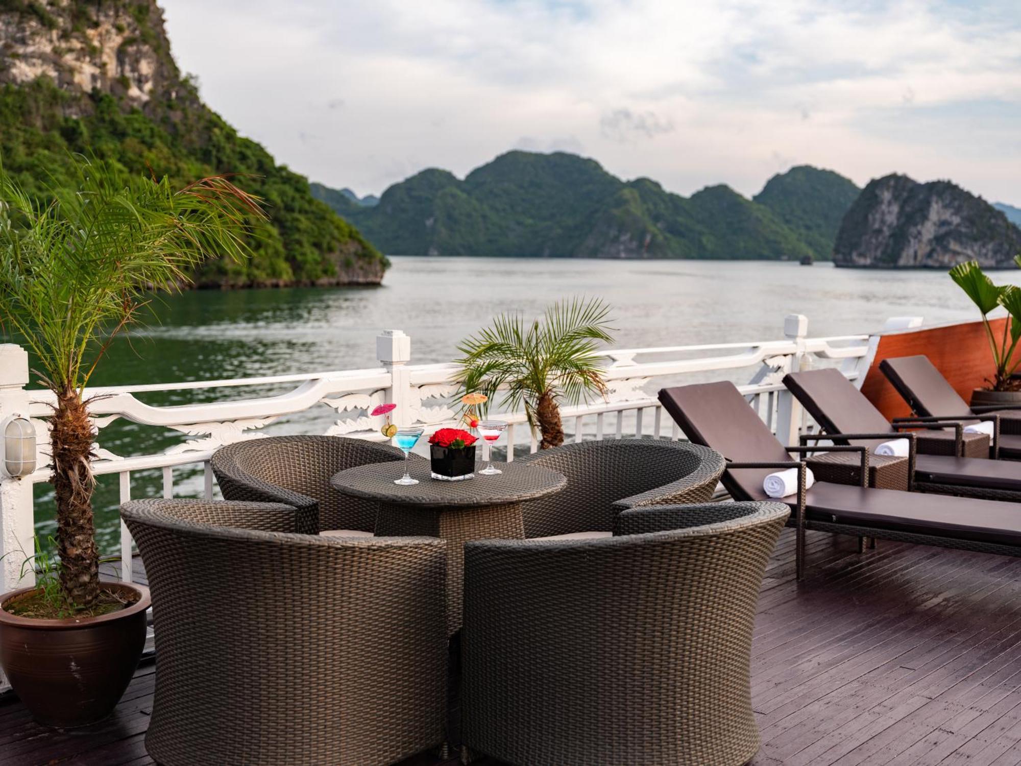 Hera Boutique Cruise Ha Long Bay Eksteriør billede
