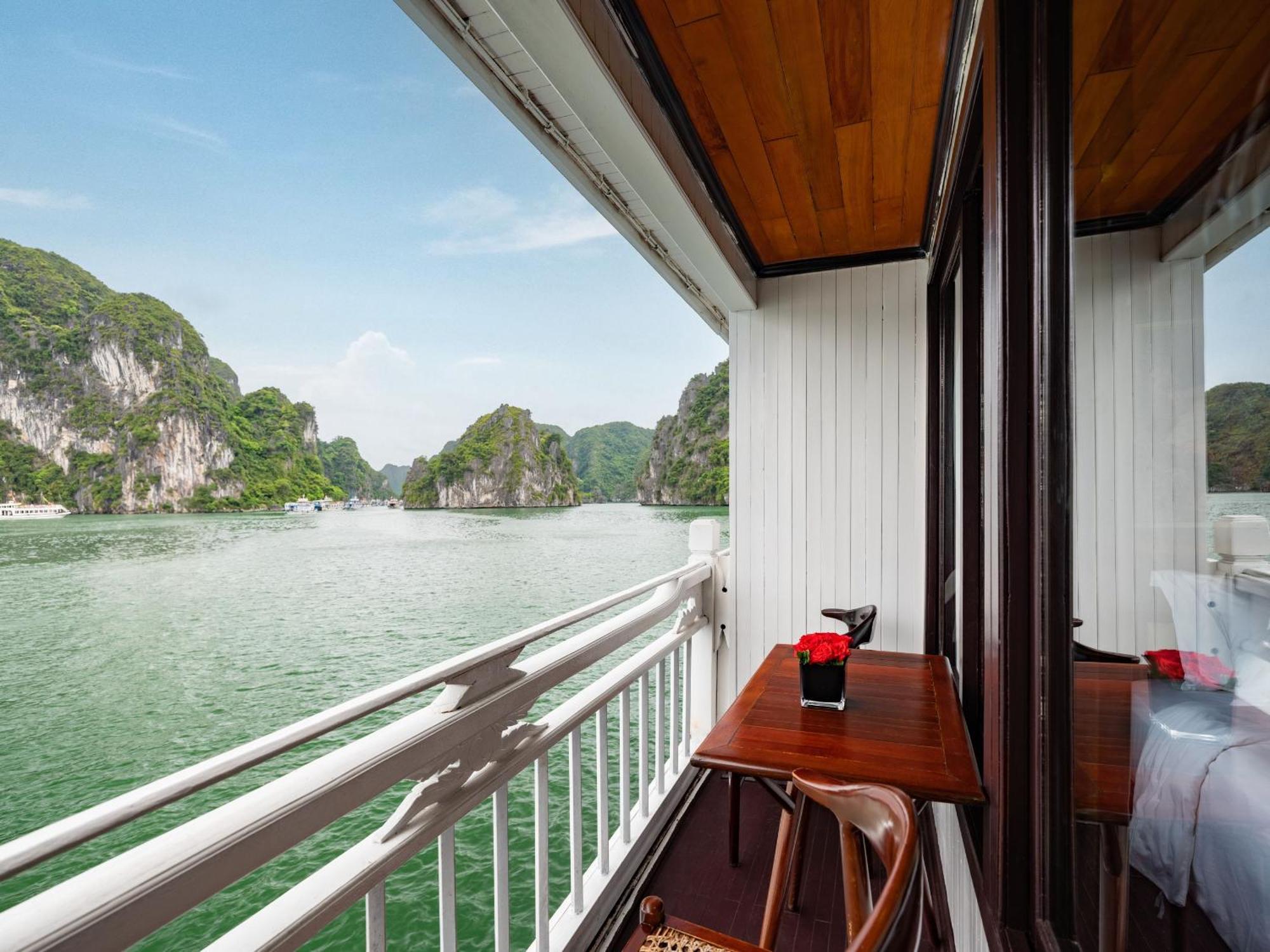 Hera Boutique Cruise Ha Long Bay Eksteriør billede