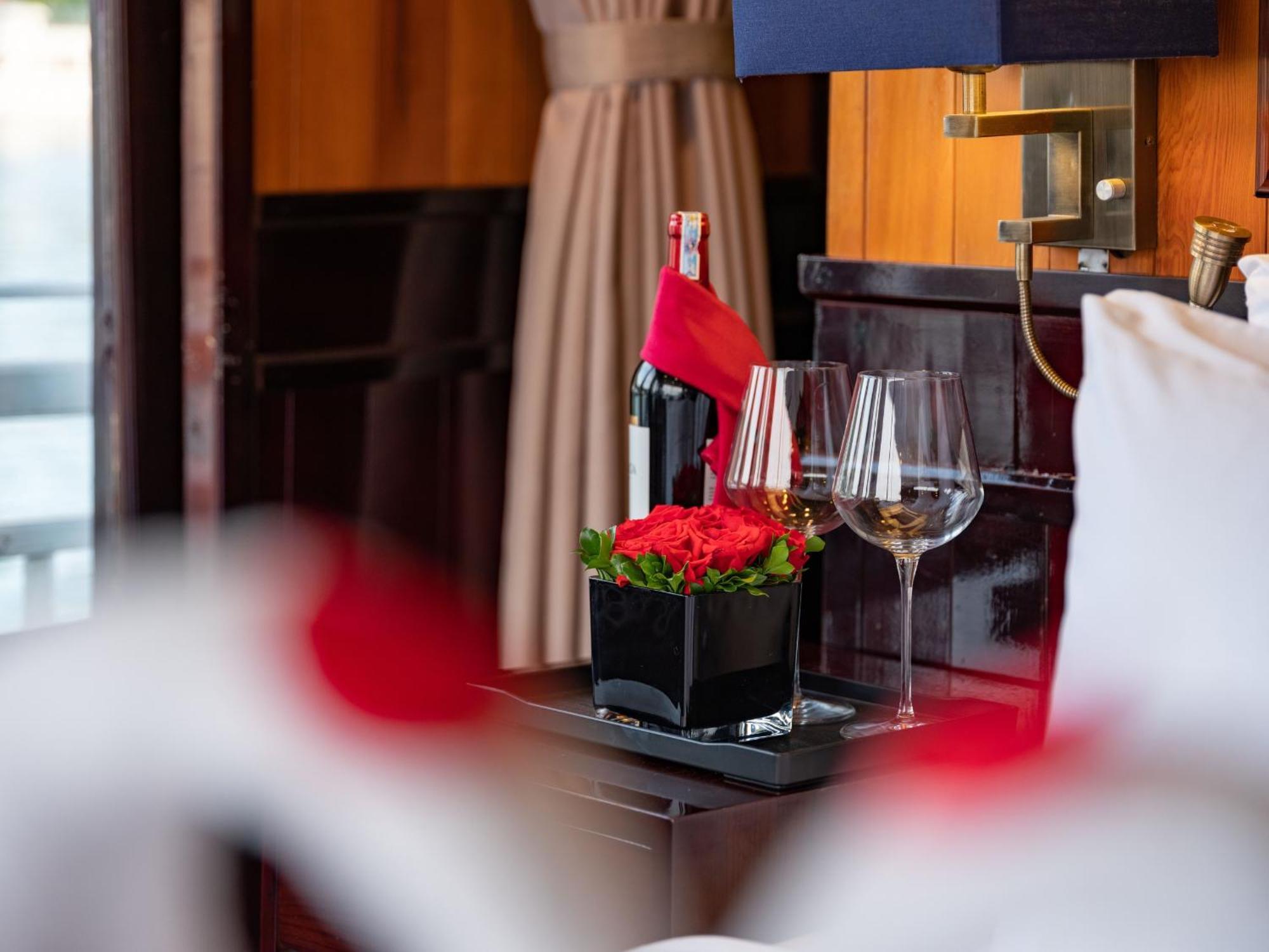 Hera Boutique Cruise Ha Long Bay Eksteriør billede