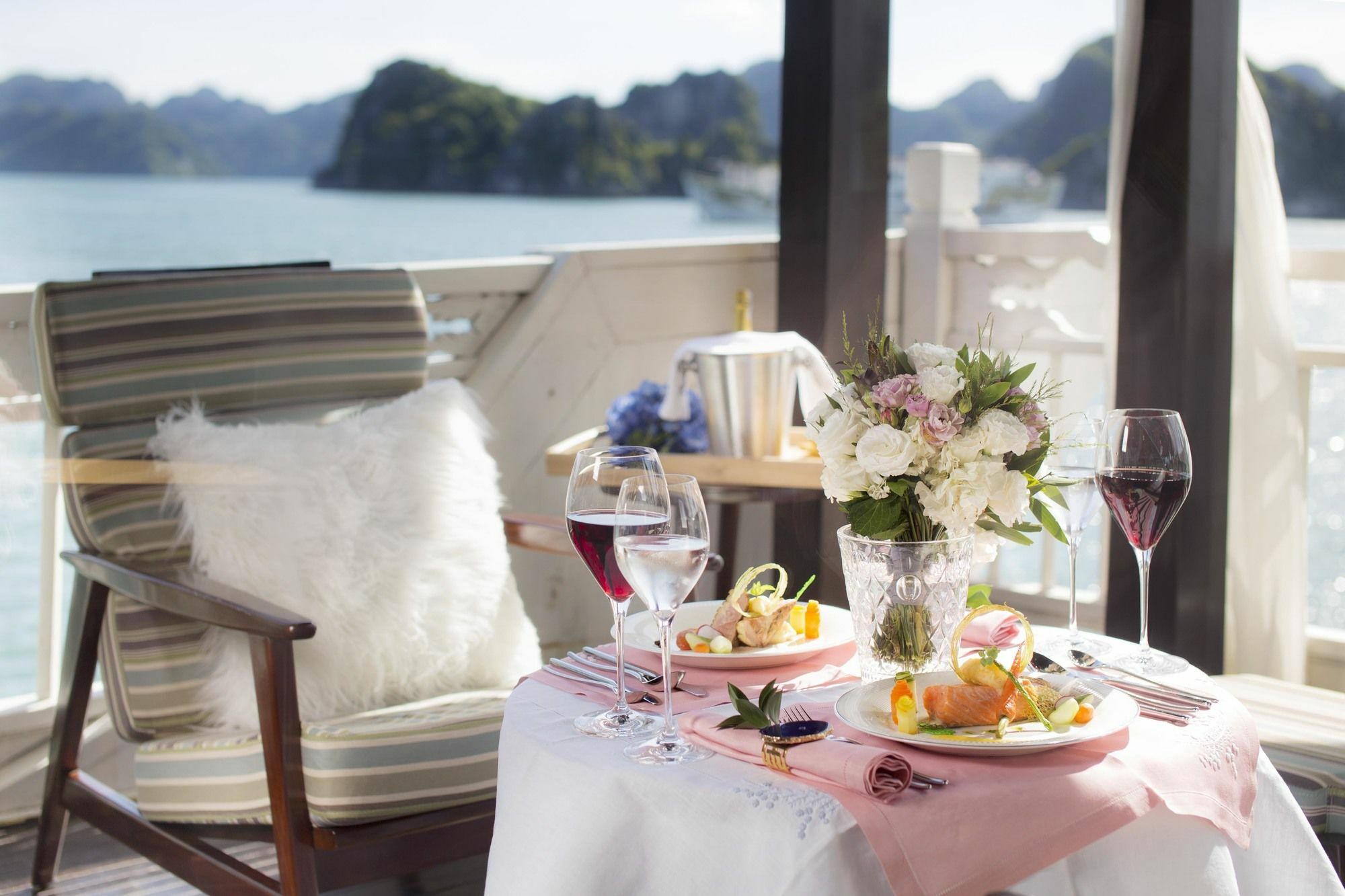 Hera Boutique Cruise Ha Long Bay Eksteriør billede