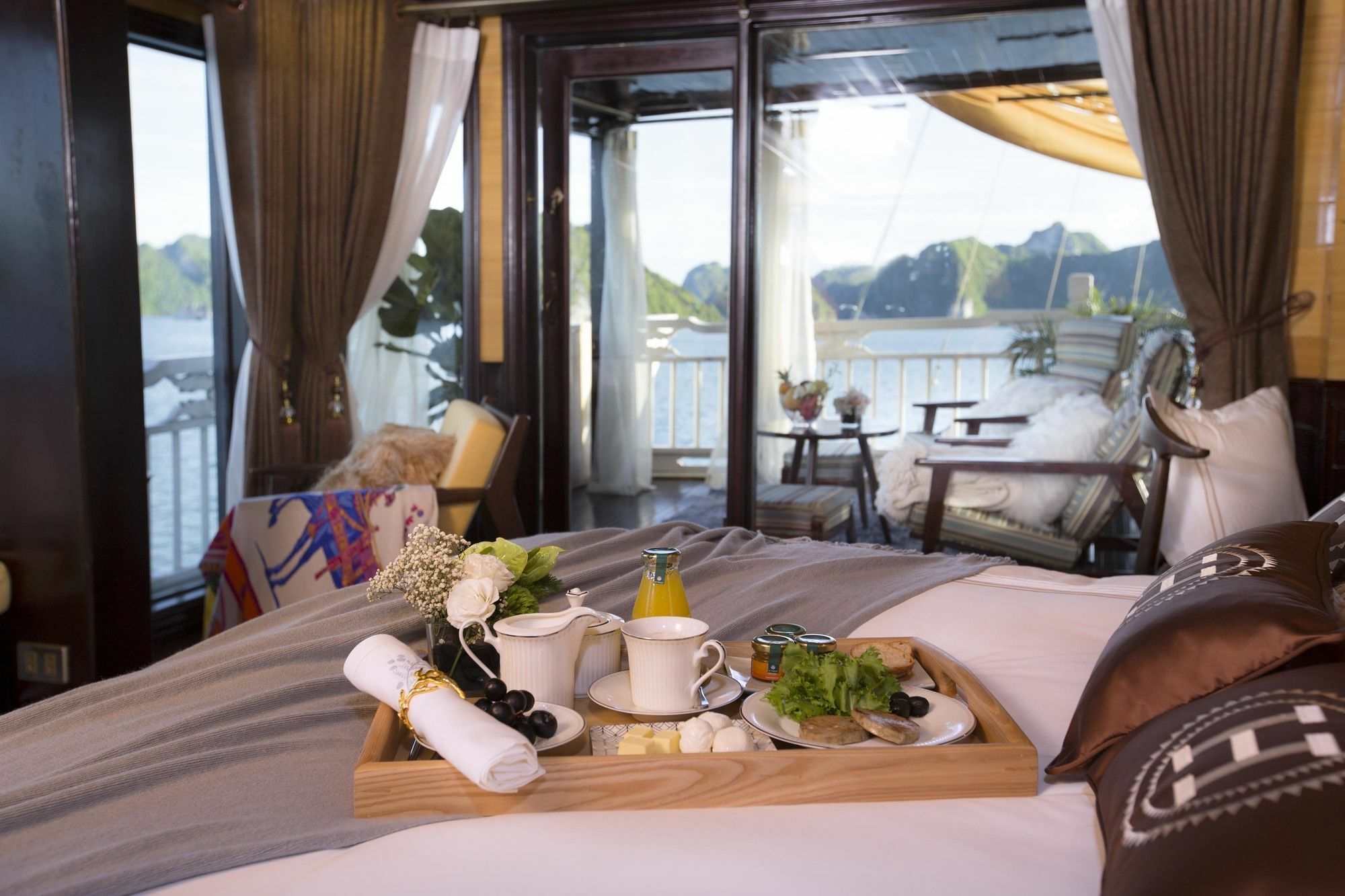Hera Boutique Cruise Ha Long Bay Eksteriør billede