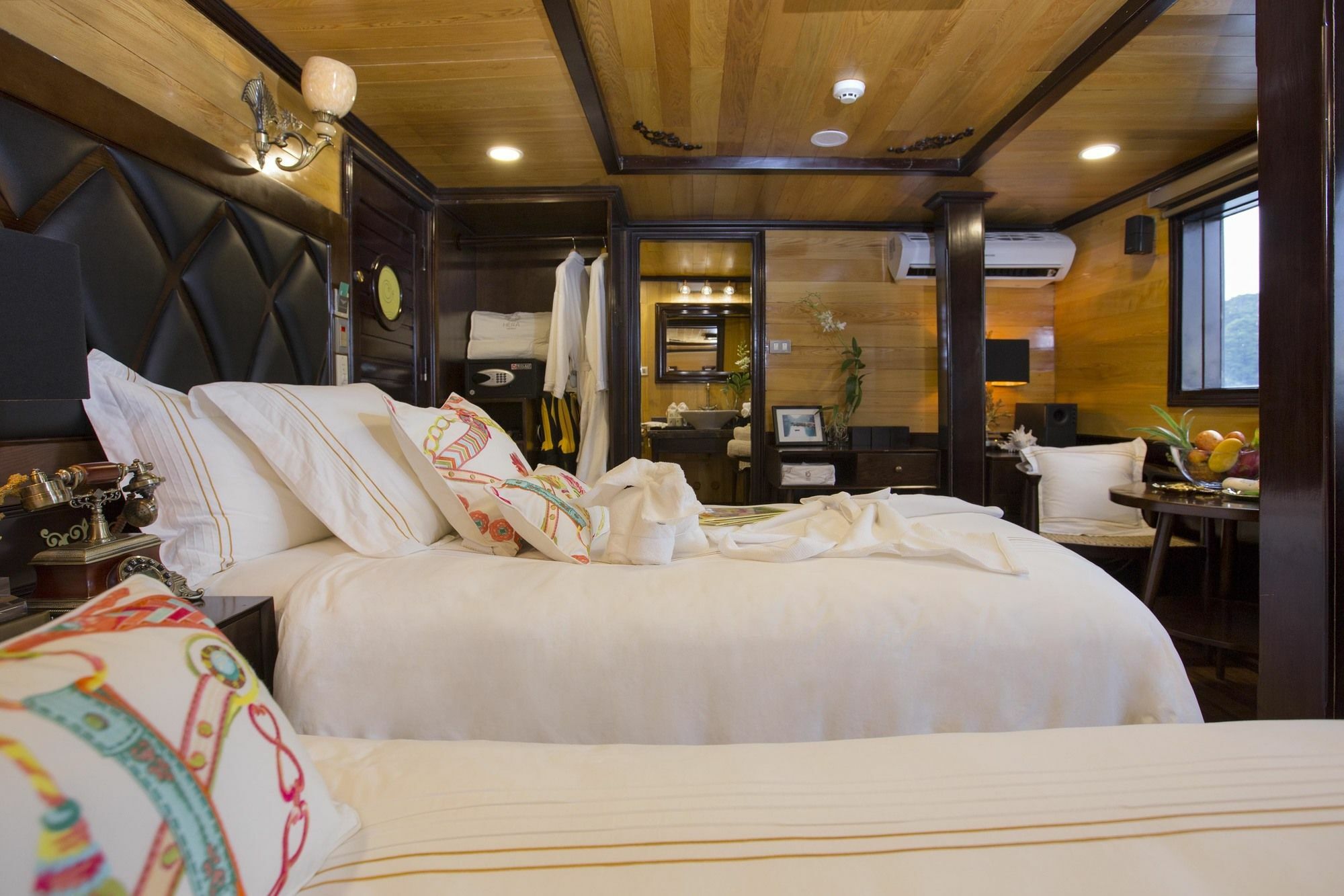 Hera Boutique Cruise Ha Long Bay Eksteriør billede
