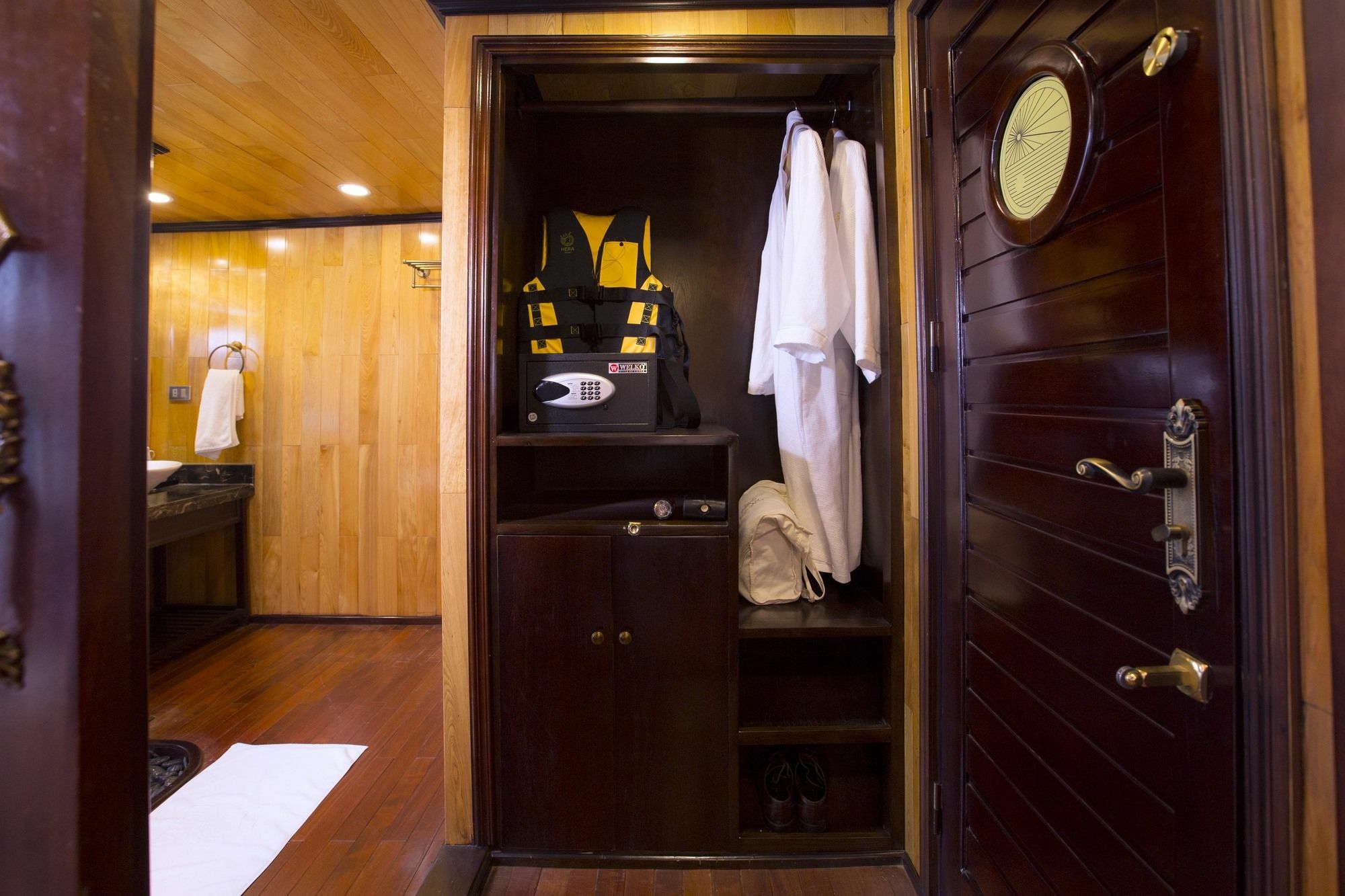 Hera Boutique Cruise Ha Long Bay Eksteriør billede