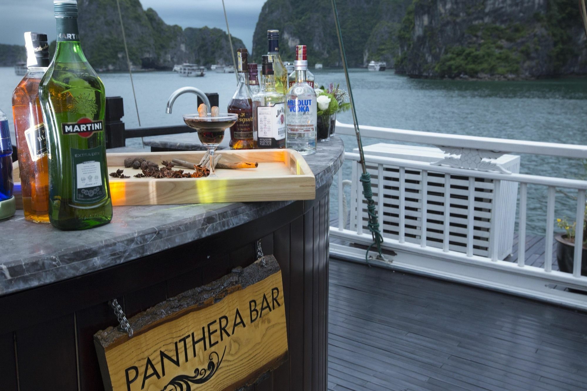 Hera Boutique Cruise Ha Long Bay Eksteriør billede